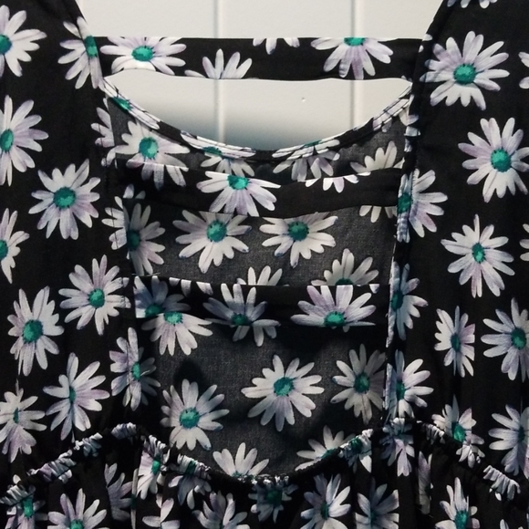 Ruffle bottom daisy mini dress - Picture 2 of 3